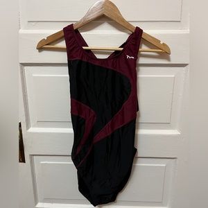 TYR Alliance T-Splice Maxfit One Piece Swimsuit size 40 NWT